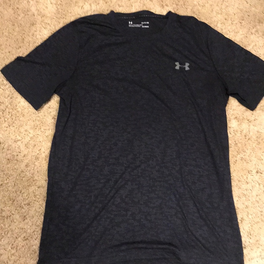black under armour t-shirt